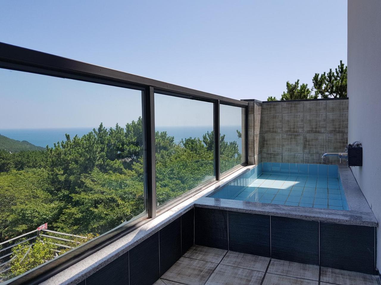 Suntree Hotel Busan Bagian luar foto